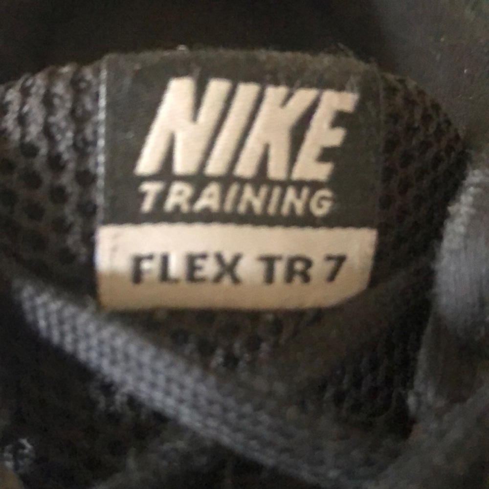 Training shoes - Picture 5 of 9